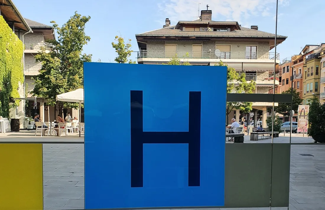 La Seu, des de l'interior del centre hospitalari. 