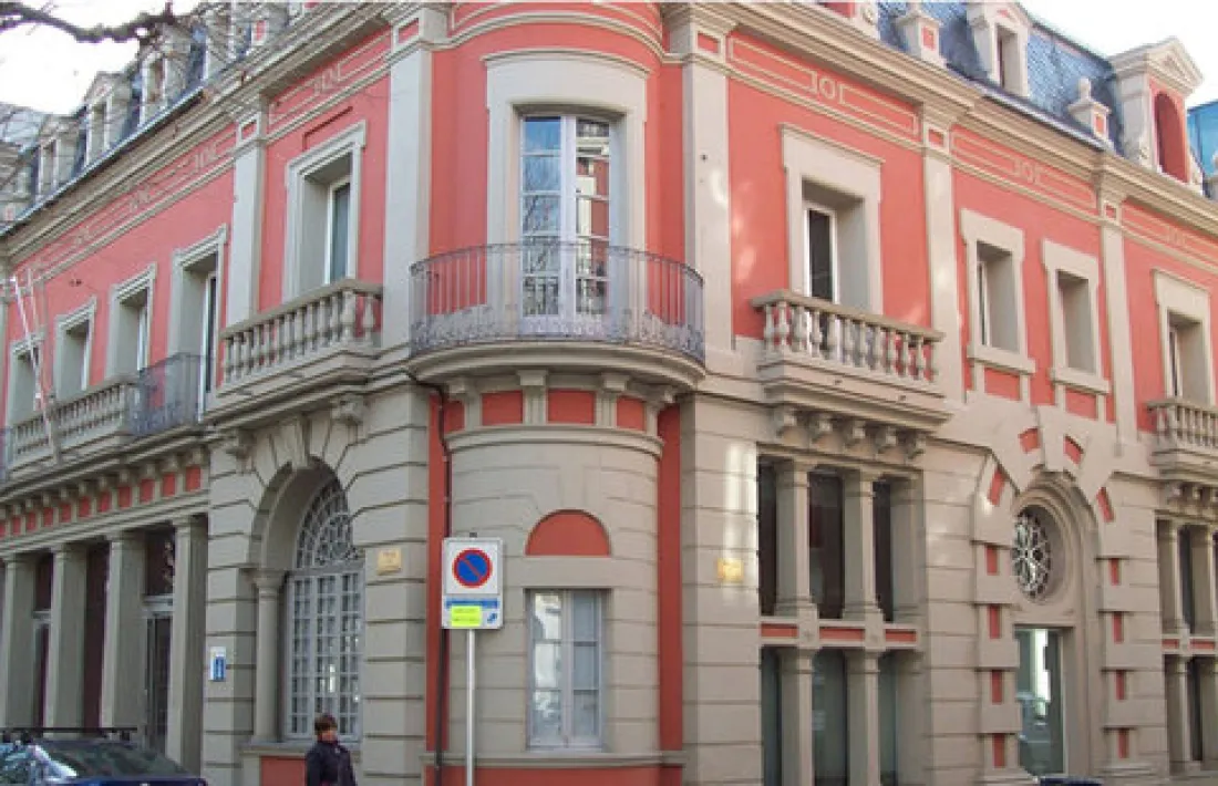 L’edifici de la institució, on s'han fet tasques de desinfecció. 