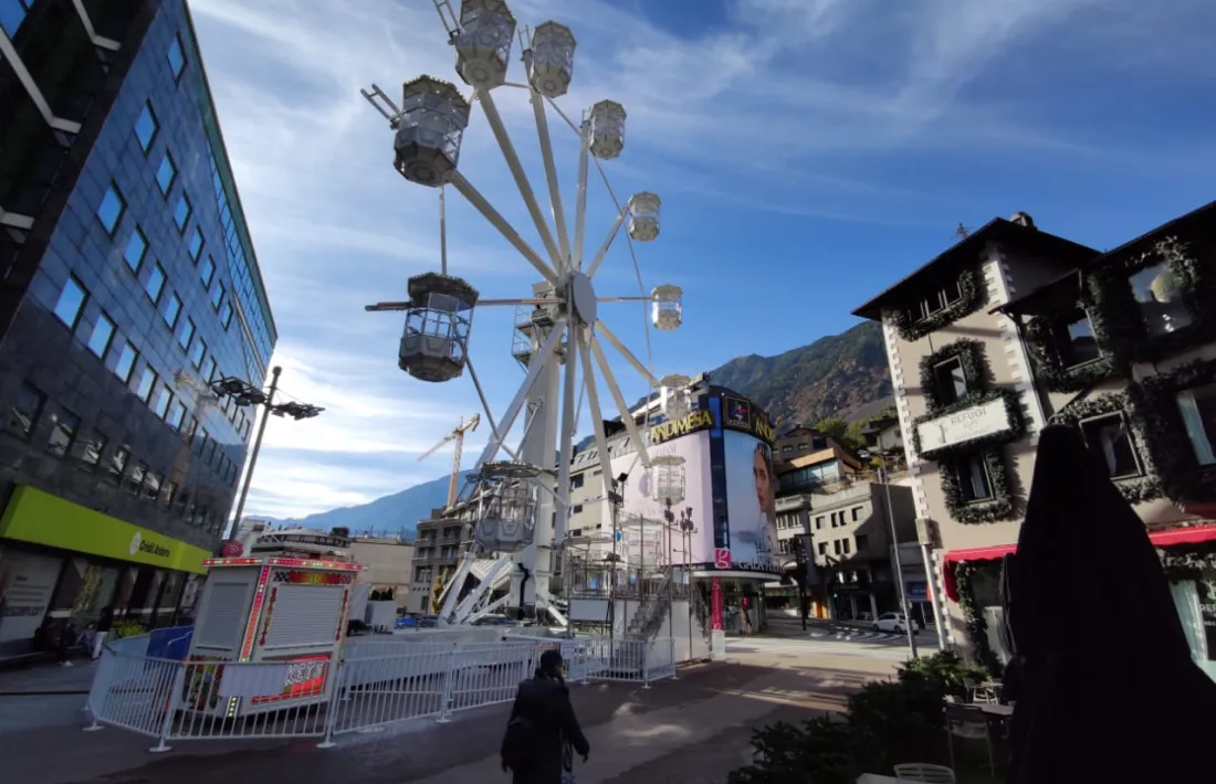 Fa quinze dies que la nòria està muntada, epserant l'autorització de Salut.