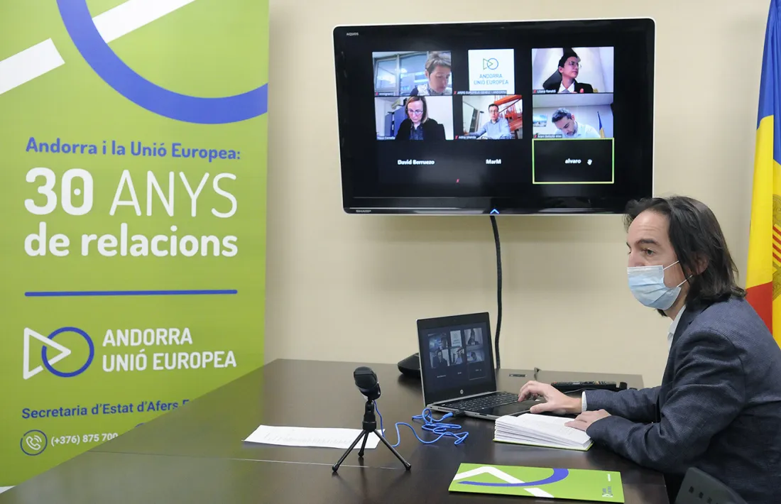 Un moment de la reunió entre el secretari d’Estat d’Afers Europeus, Landry Riba, i els representants del Col·legi d’Economistes.