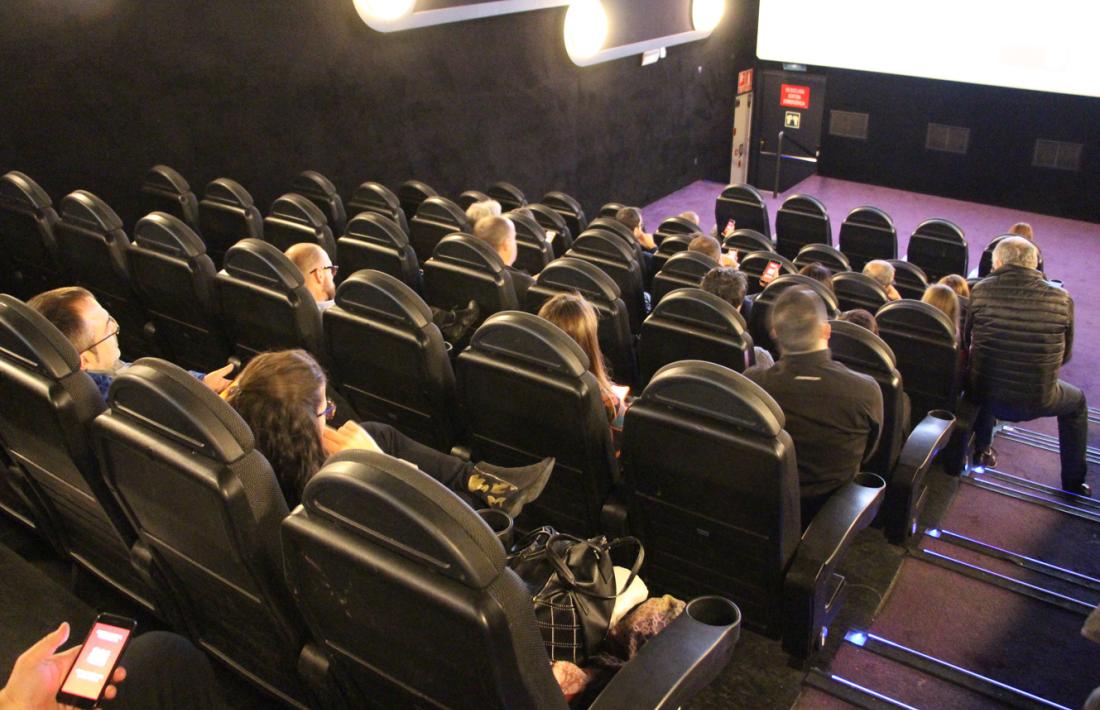 Una sala de cinema de l'illa Carlemany.