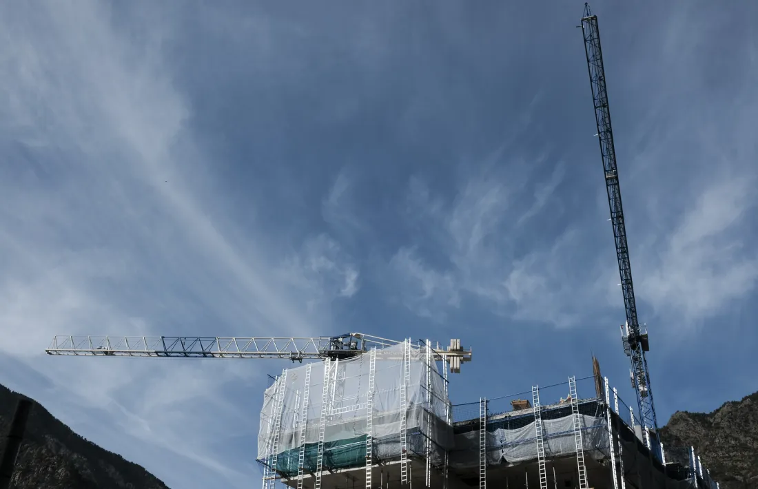 Un edifici en construcció al centre de la parròquia d’Escaldes-Engordany.