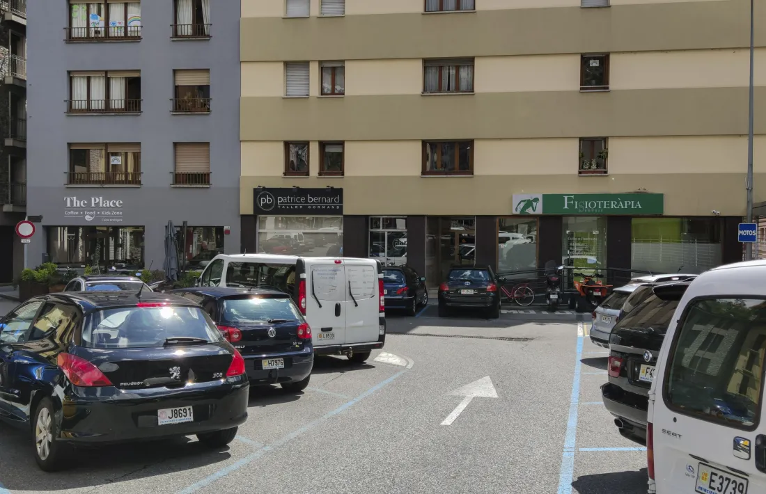 L’aparcament de la plaça Creu Blanca.
