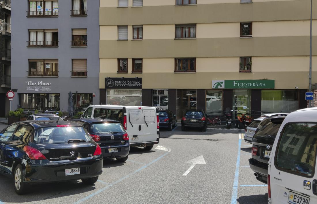 L’aparcament de la plaça Creu Blanca.