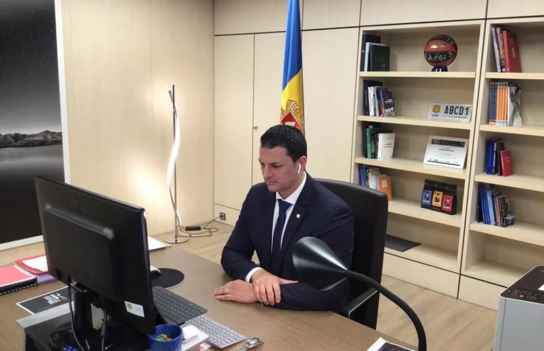  El ministre de Presidència, Economia i Empresa, Jordi Gallardo, durant la trobada.