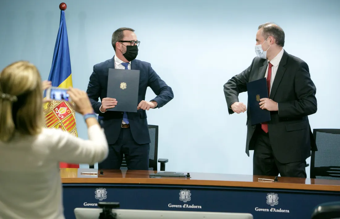 Un moment de la signatura del conveni, aquest matí