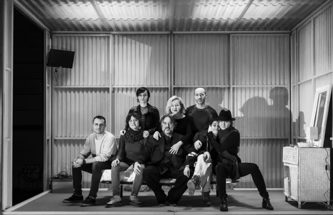 L’equip artístic de ‘Prostitución’ al complet: Lucía Juárez, Carmen Machi, Alfons Casal, Héctor Más, Laia Vallès, el director Andrés Lima, Carolina Yuste i Nathalie Poza.