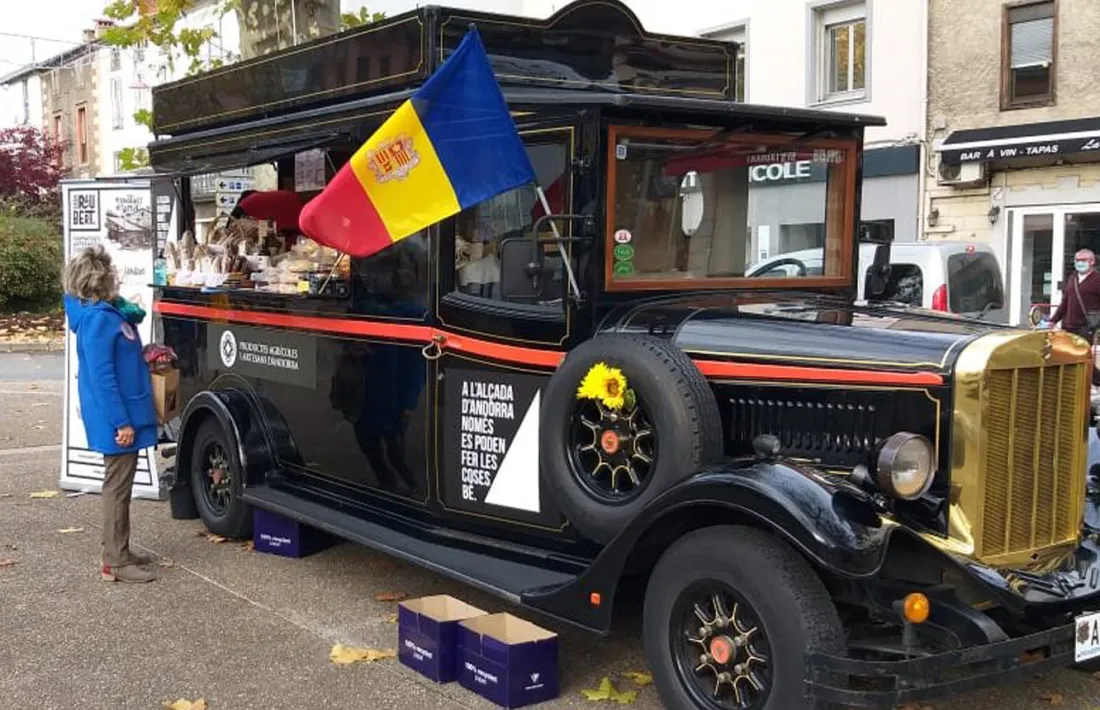 Productes de Km, o millor, Km 100, promocionats amb vehicles 'vintage'