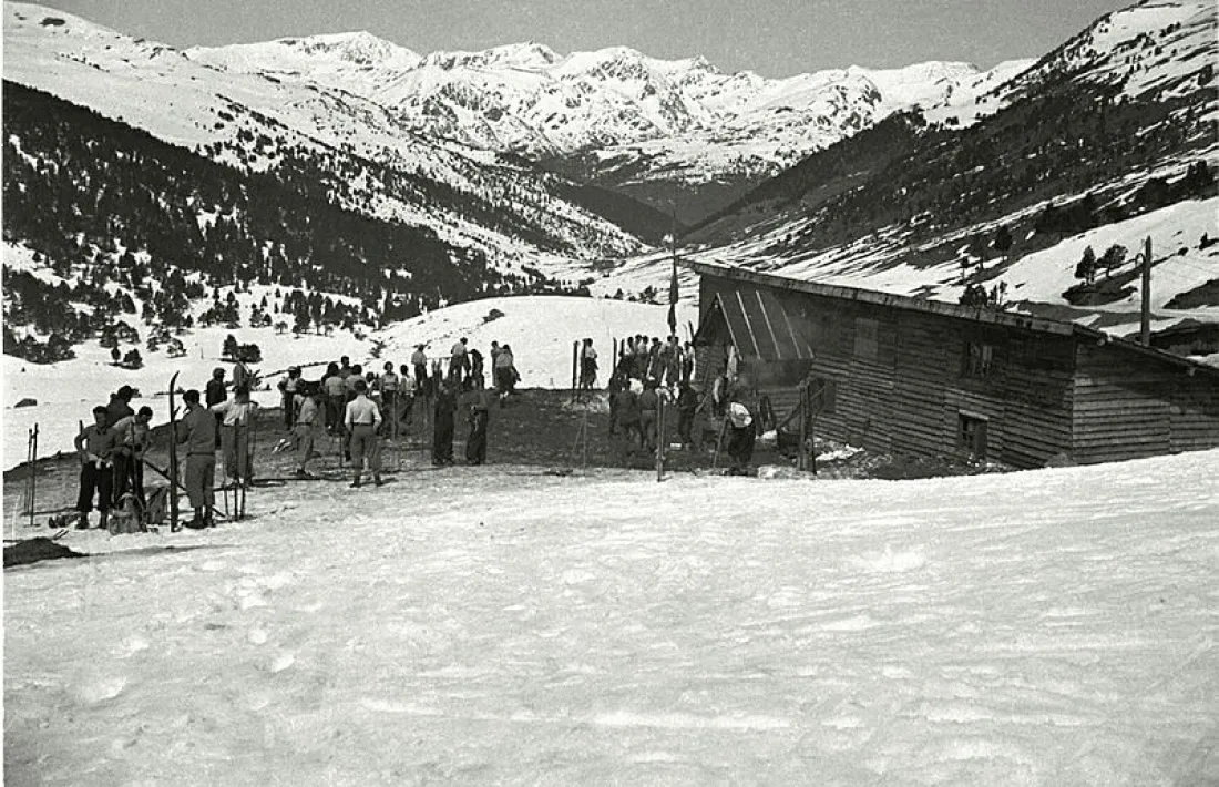 Hivern del 1934: una de les imatges més antigues del xalet-refugi d’Envalira, que s’havia inaugurat el desembre anterior.