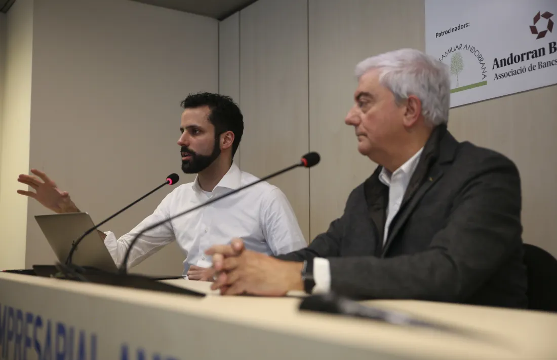 El director, Iago Andreu, i el president de la Confederació Empresarial Andorrana, Gerard Cadena, en una compareixença anterior.