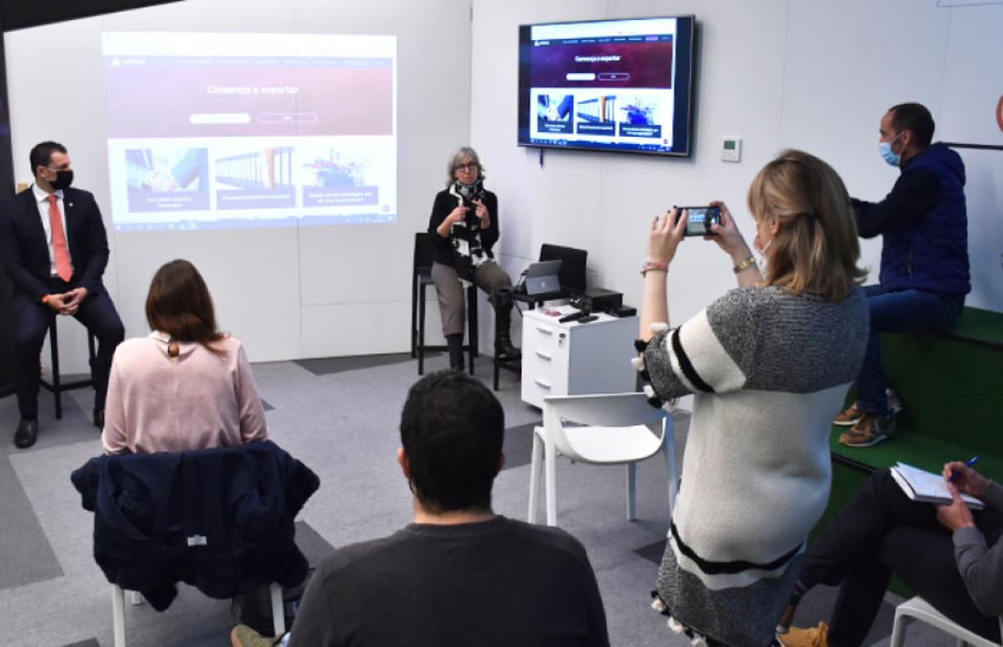 Un moment de la presentació del portal per potenciar la internacionalització d'Actua Empresa.