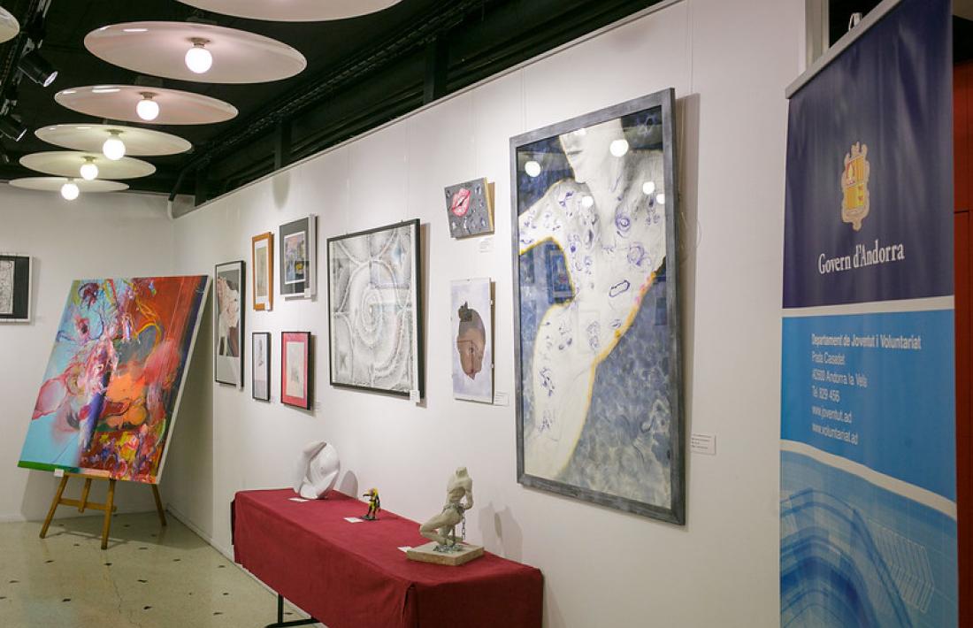 L'exposició amb les obres guanyadores del concurs d'art per a joves artistes que es pot visitar a la Llacuna.
