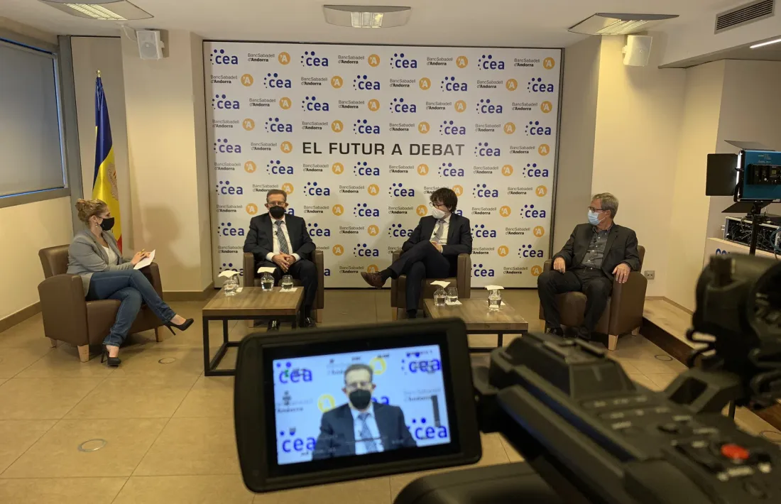 Un instant del debat organitzat per la CEA i BancSabadell.