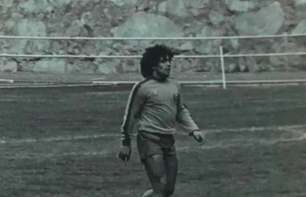 p._69_diego_armando_maradona_comunal