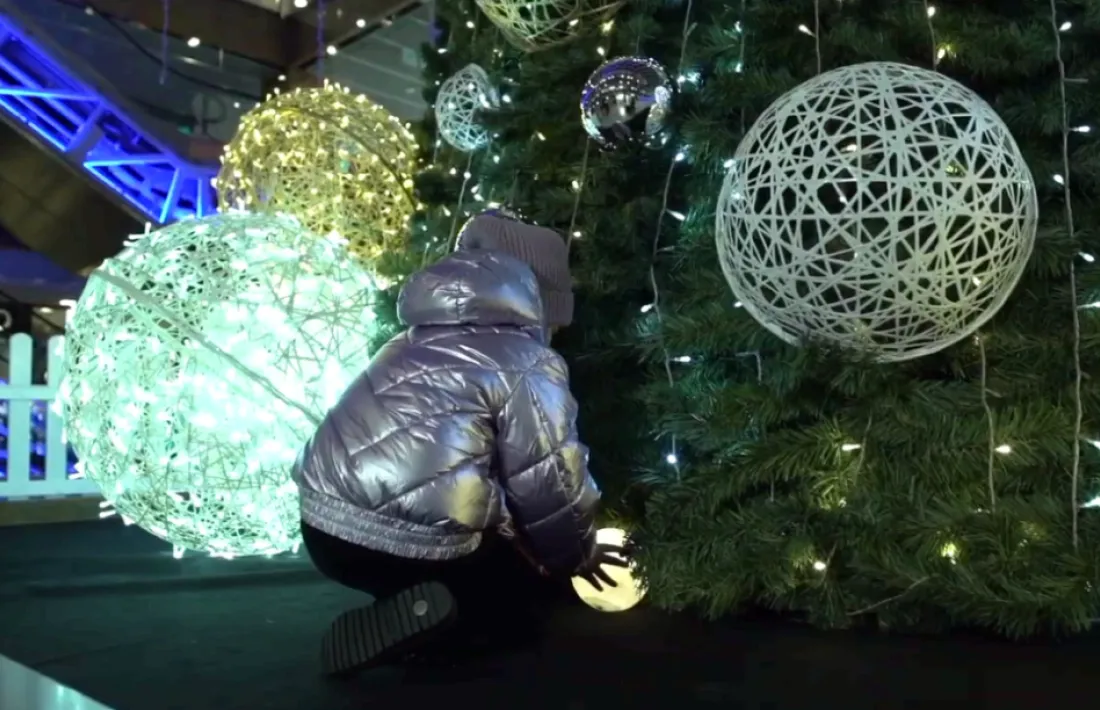 Un fotograma del vídeo.