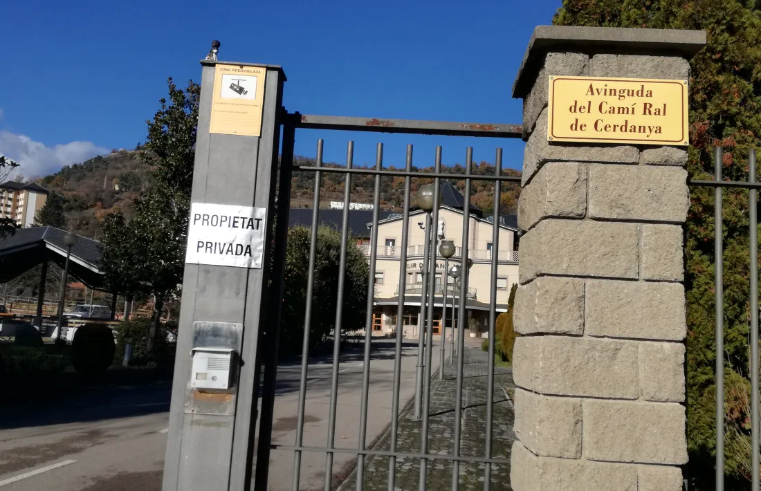 Imatge de la residència, que va acollir usuaris del centre sociosanitari de la Fundació Sant Hospital per protegir-los del virus. 