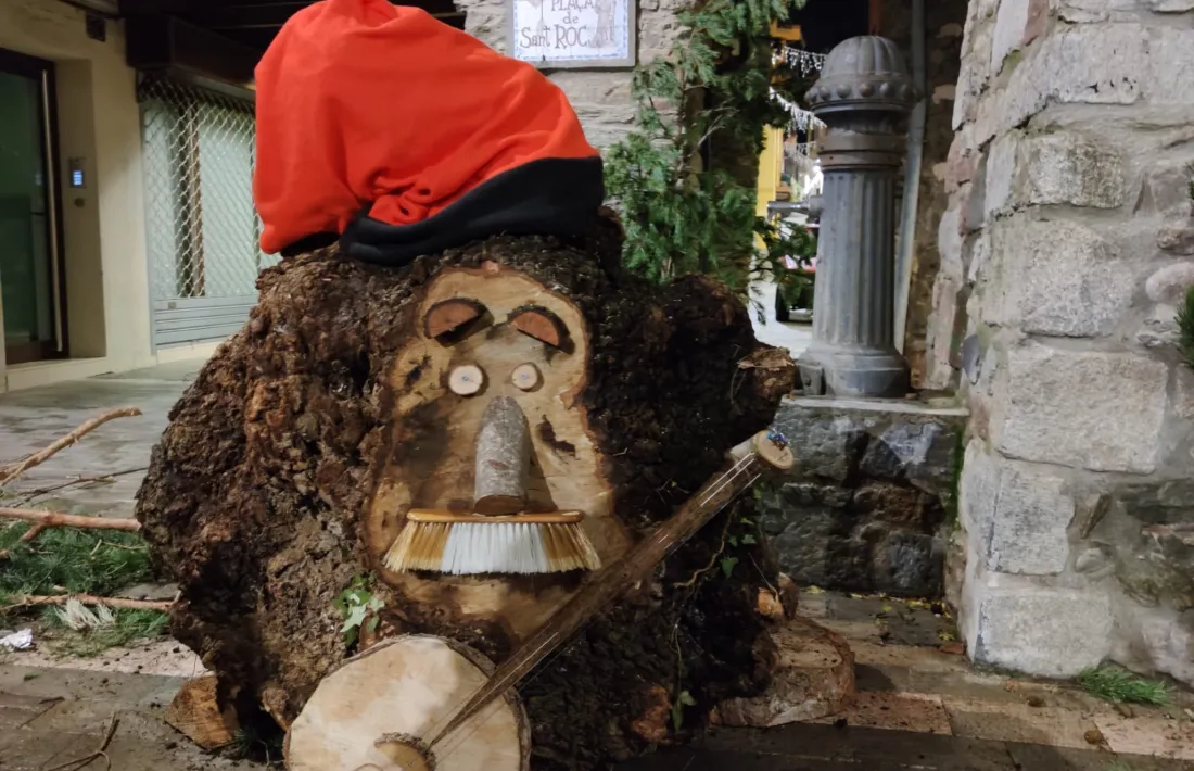 El tió batejat ‘Trunki’ per recordar l’emblemàtic músic, una institució a la ciutat. 