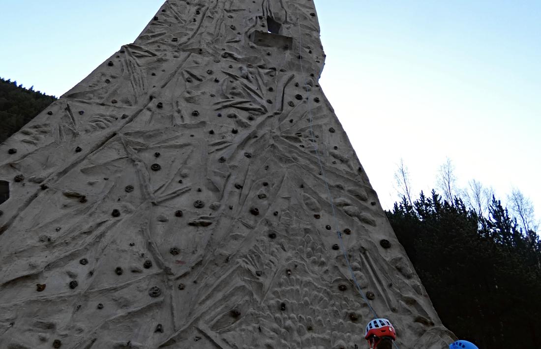 El mur d'escalada de la cascada de Moles.
