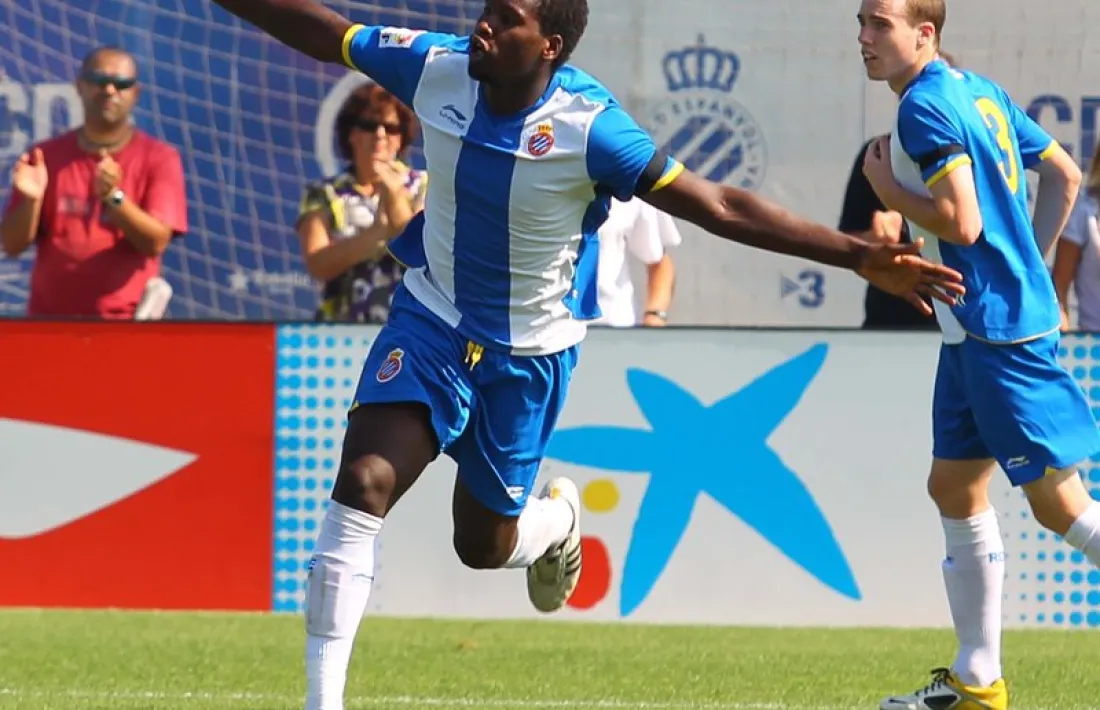 ‘Bacari’ celebra amb Carlos Clerc (ara al Llevant) un gol amb l’Espanyol B, l’any que va debutar amb el primer equip. Foto: RCD Espanyol