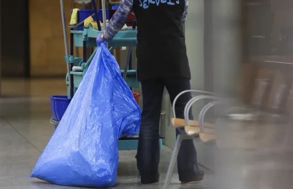 p._09_dona_treballant_-_facundo_santana