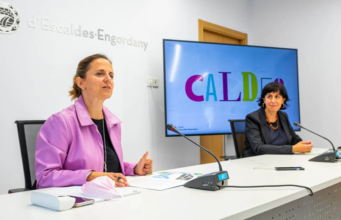 La cònsol major d'Escaldes-Engordany, Rosa Gili, i la responsable de projectes estratègics del Comú, Montserrat Martell, durant la presentació del projecte.