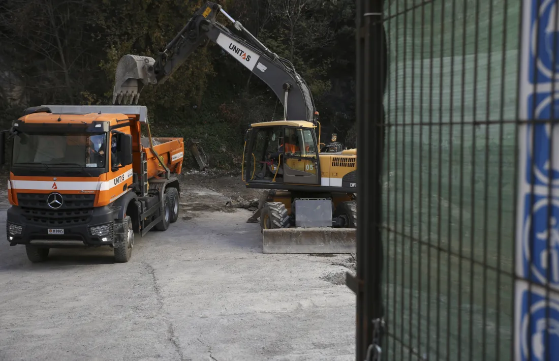 Màquines treballant a les obres de construcció del casino, al carrer Prat de la Creu d’Andorra la Vella, la setmana passada.