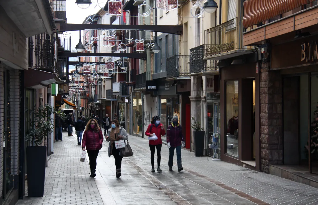Imatge que oferia el carrer Major de Puigcerdà aquest matí.