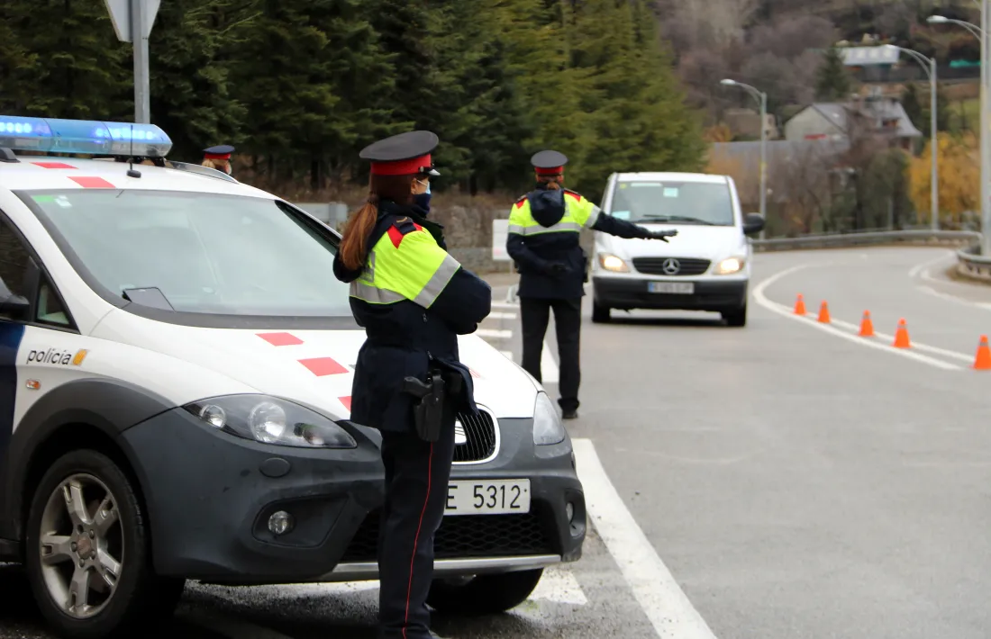 Dispositiu de control dels mossos d'esquadra a la N-260.
