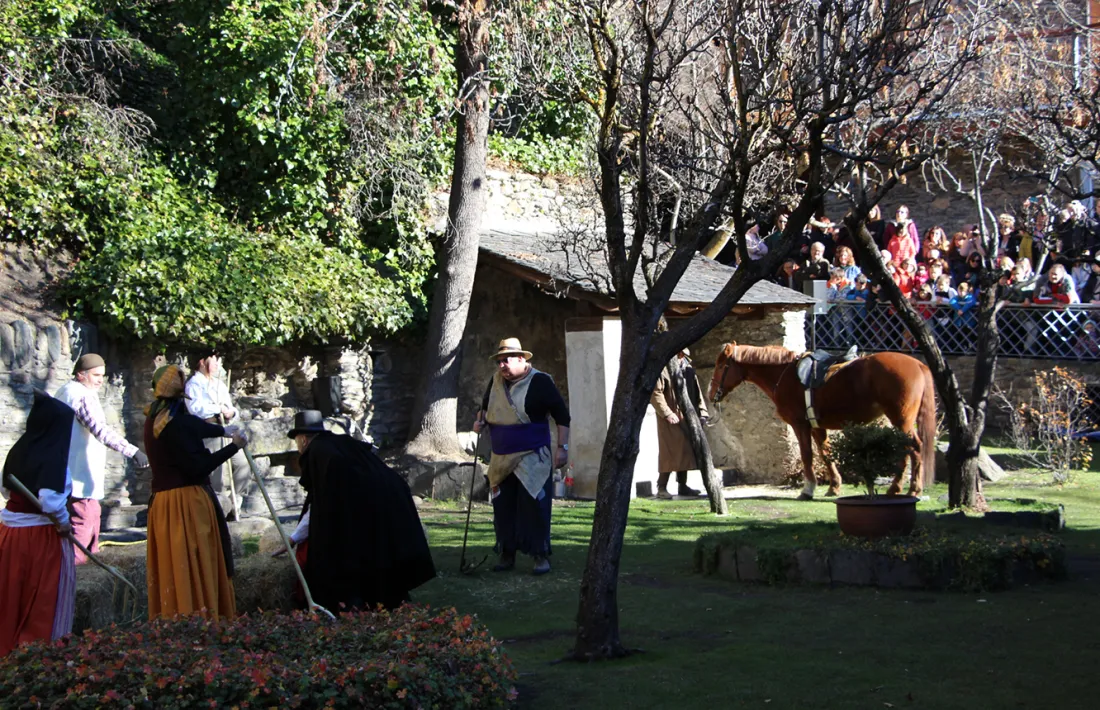 La representació canvia d'escenari i passa dels jardins d'Areny-Plandolit a Prat de Call.