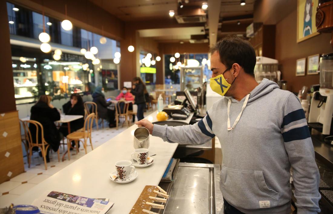 Els locals com la xocolateria Valor de la plaça Rebés, a la fotografia, hauran de ventilar entre 12 i 13 hores, i entre 15 i 16 hores.