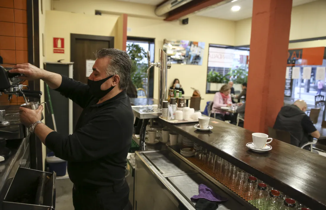 Alguns dels bars confien en un augment dels clients a partir d’avui i sobretot els dies feiners.