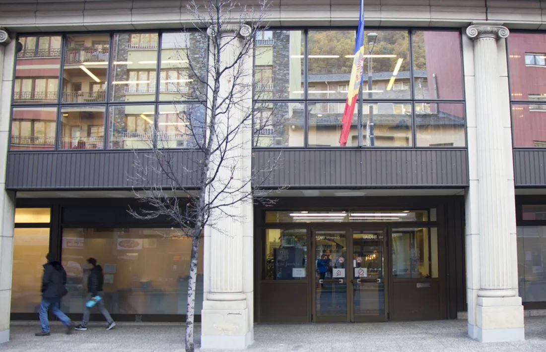 L'edifici de les Columnes acollirà les dependències del Centre de Formació d'Adults.