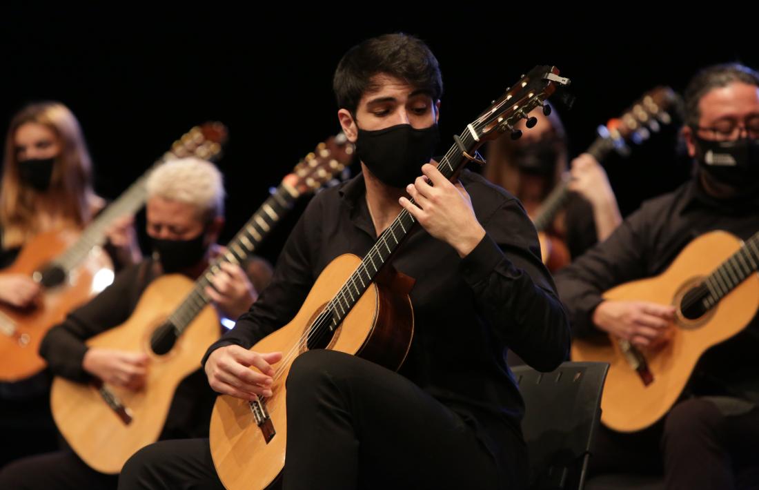 L’Orquestra de Guitarres de Barcelona va debutar ahir al Festival de guitarres.