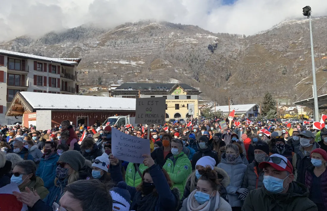 Així es manifestaven fa una setmana els treballadors per l'obertura de les estacions a Bourg-Saint-Maurice.
