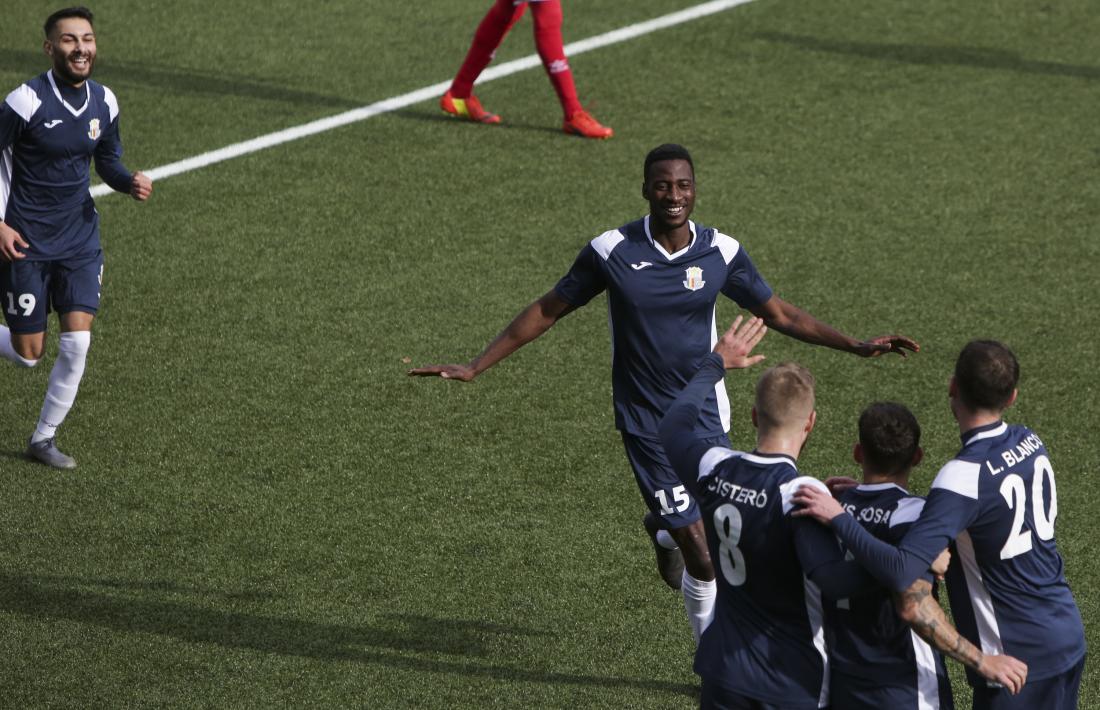 L'FC Santa Coloma celebra un dels tres gols que va marcar al Penya Encarnada. Foto: Facundo Santana