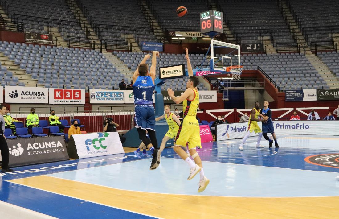  El nord-americà de l’Acunsa GBC, Johnny Dee, va ser el botxí del MoraBanc, i això que va començar a jugar a partir del tercer quart. Foto: ACB Photo / Ó. Araujo