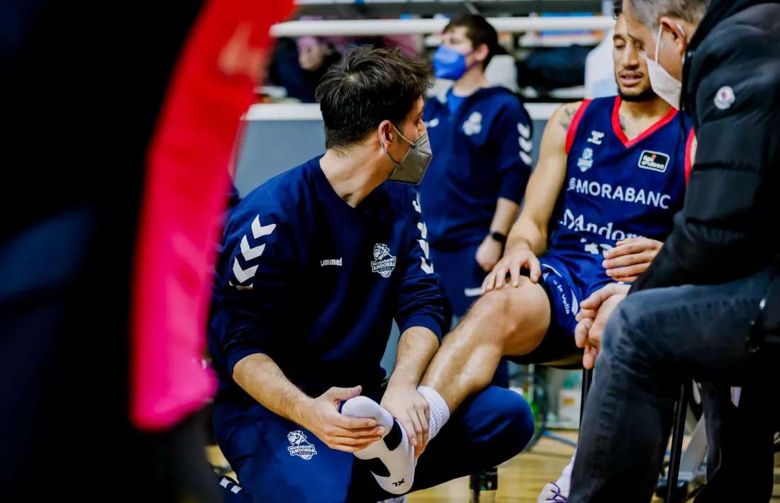L’escorta nord-americà, Jeremy Senglin, es va lesionar divendres en el partit de Lliga ACB al Poliesportiu contra el Casademont Saragossa. Foto: ACB Photo / Martin Imatge