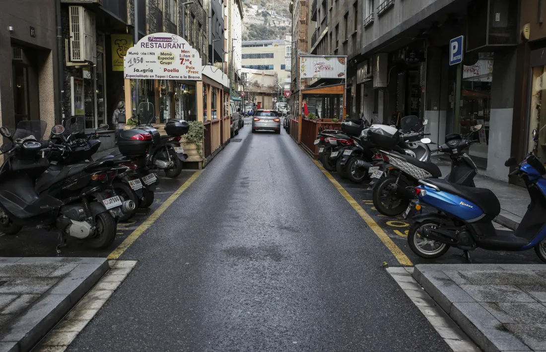 El carrer Callaueta, un dels que té més establiments de restauració de Prada Ramon, aquest dimarts.