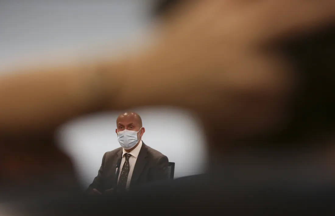 El ministre de Salut, Joan Martínez Benazet, en la roda de premsa d’ahir a la tarda.