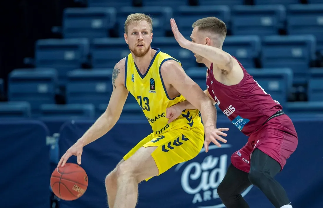 L’aler islandès del BC MoraBanc, Haukur Palsson, va anotar 12 punts contra el Lietkabelis Panevezys.Foto: PHOTO LIETKABELIS / KAROLIO KAVOLELIO