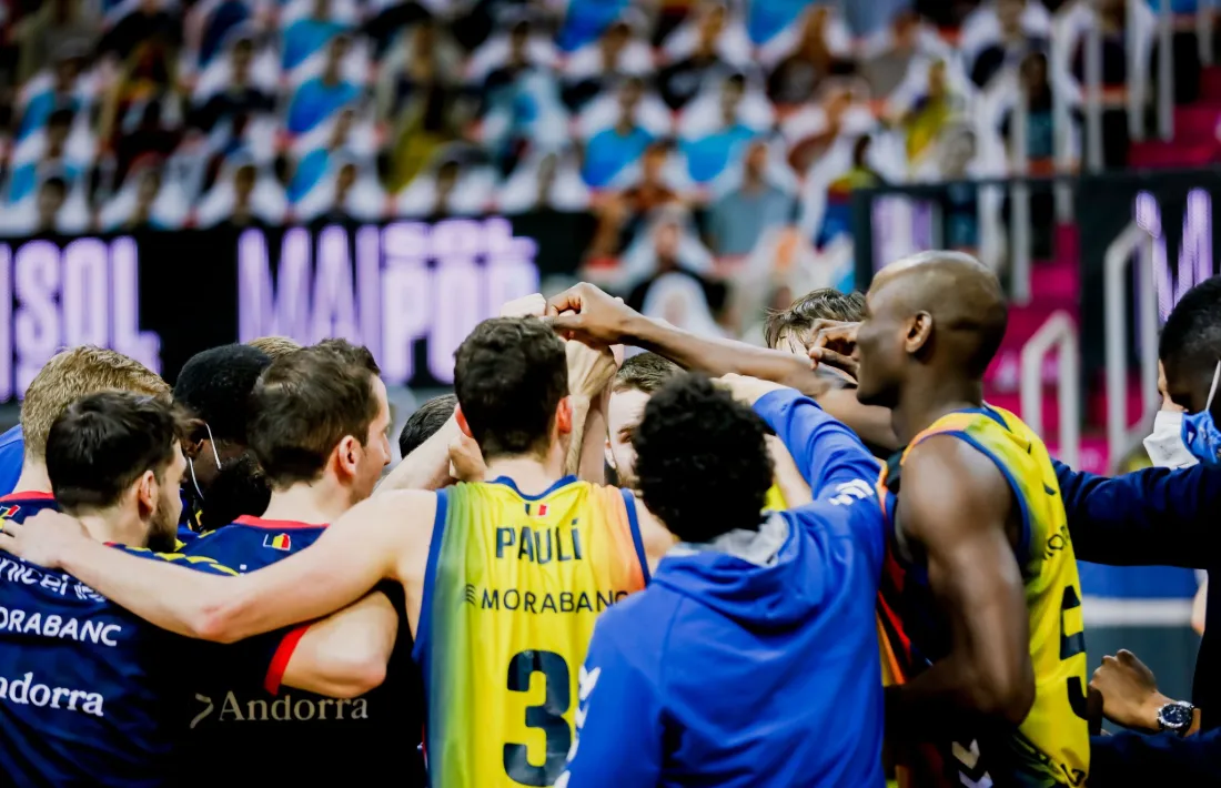 La plantilla del BC MoraBanc després de guanyar al Movistar Estudiantes. Foto: ACB Photo / Martín Imatge