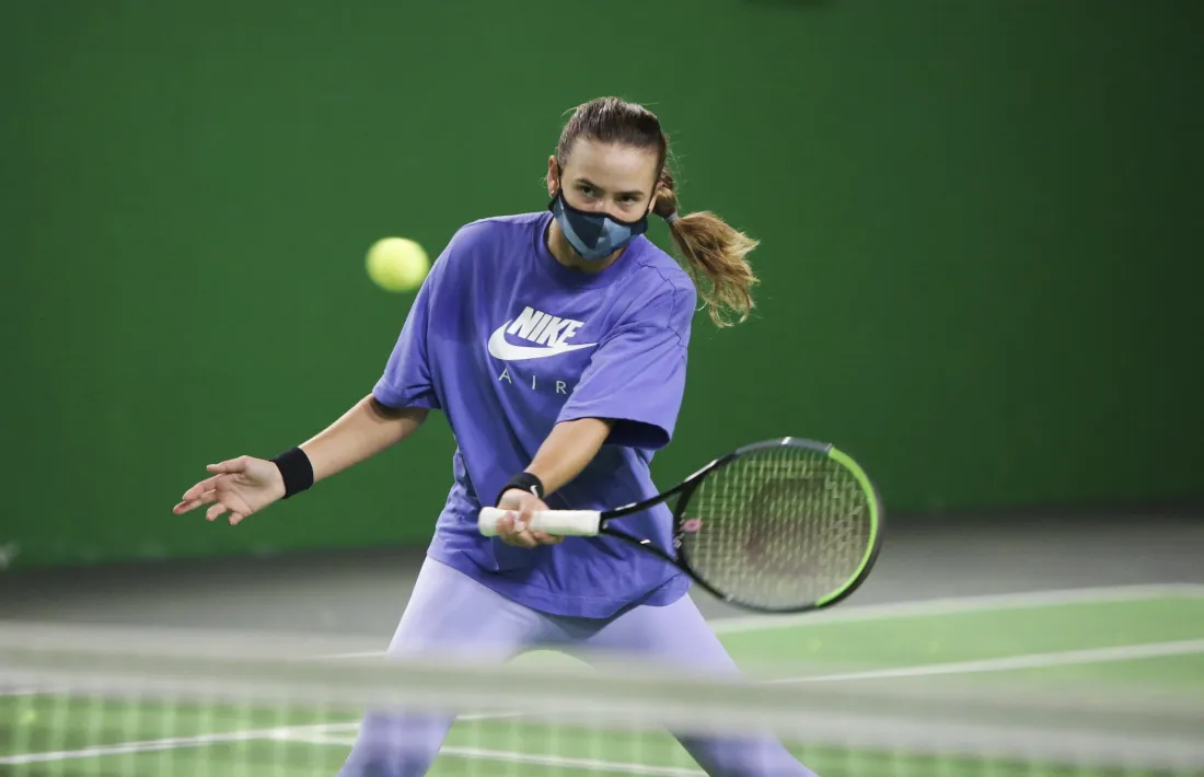 La tennista Vicky Jiménez, número 2 del món del rànquing júnior, es va entrenar ahir al matí a la pista de tennis d’AnyósPark. Foto: Facundo Santana