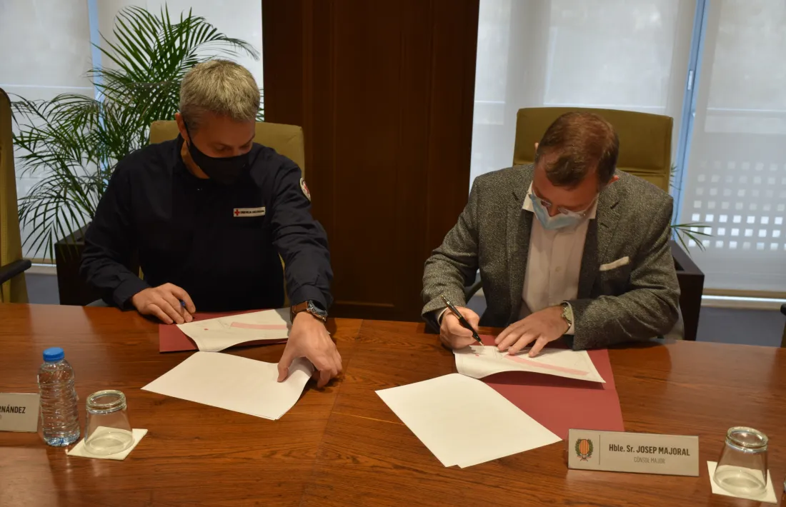 Moment de la signatura del conveni, aquest matí.