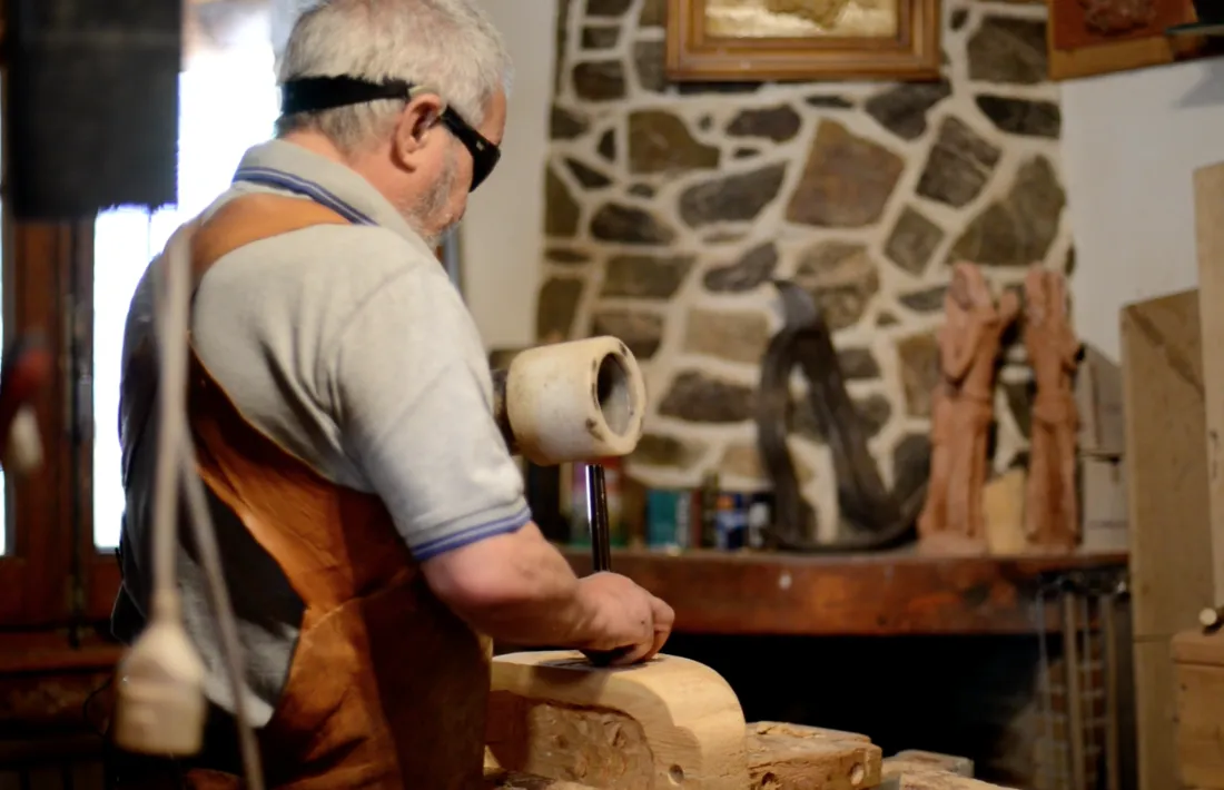 Toni González Manresa, al seu taller de Ransol.