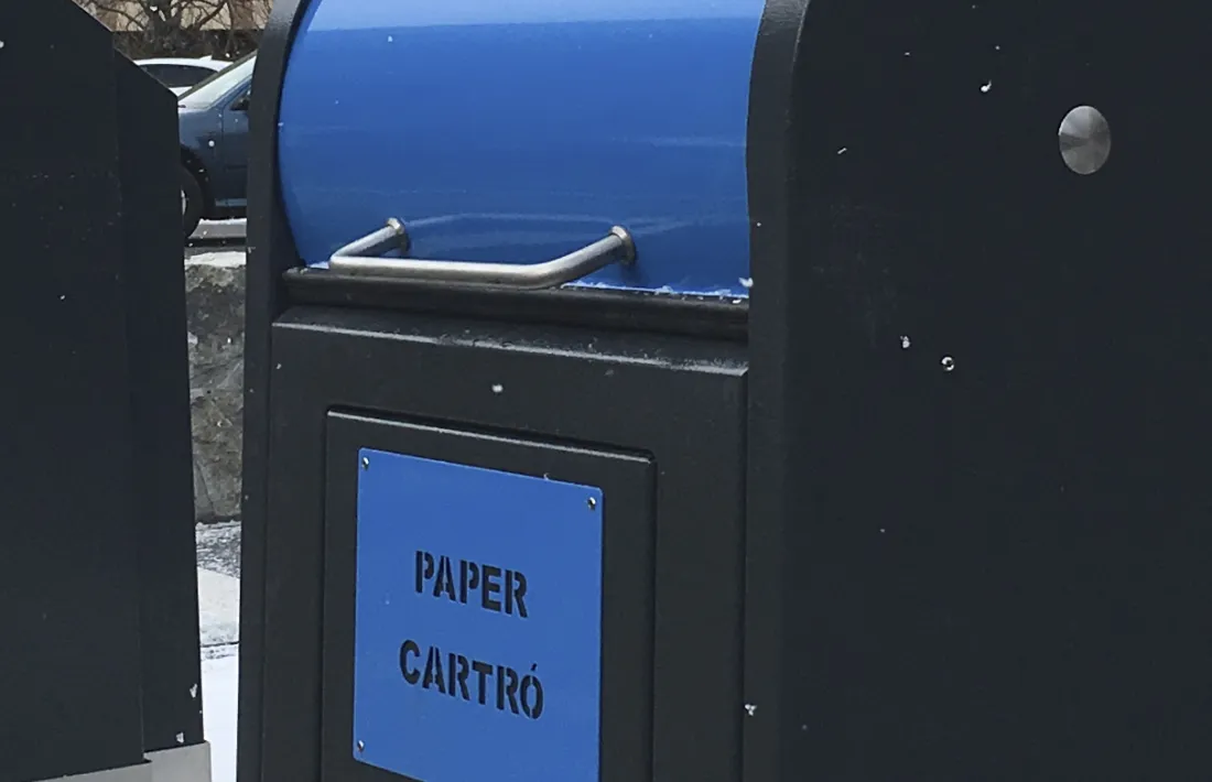 Un contenidor de recollida selectiva.