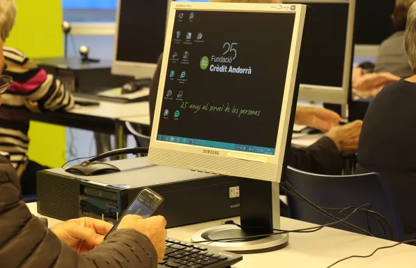 153113_moment-telefon-arrencat-dilluns-ana_2161593974_59654642_1332x886