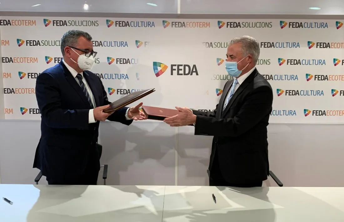 Un moment de la signatura del conveni entre FEDA i la FACIP.