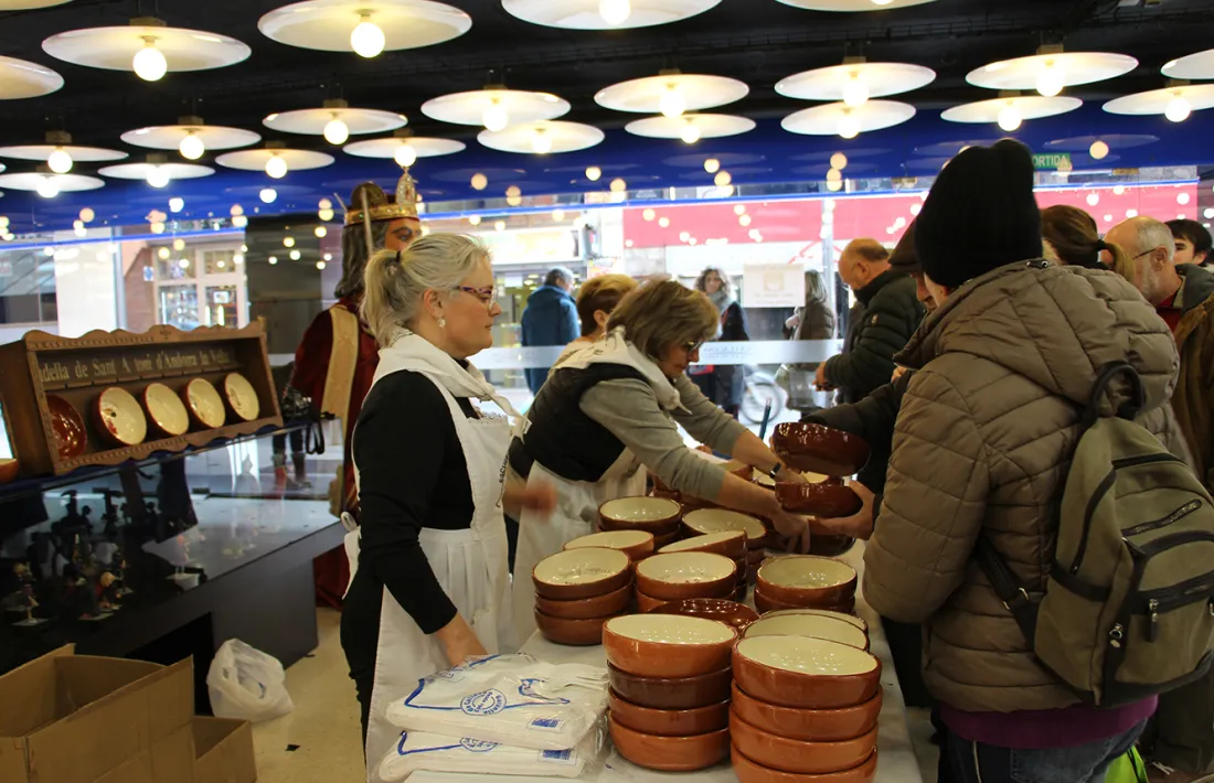 Una imatge de la venda de plats, l'any passat.