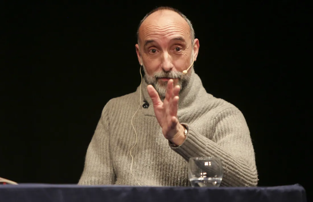 Albert Ginestà va presentar ahir ‘Un mar de secrets’ a l’auditori del Palau de Gel.