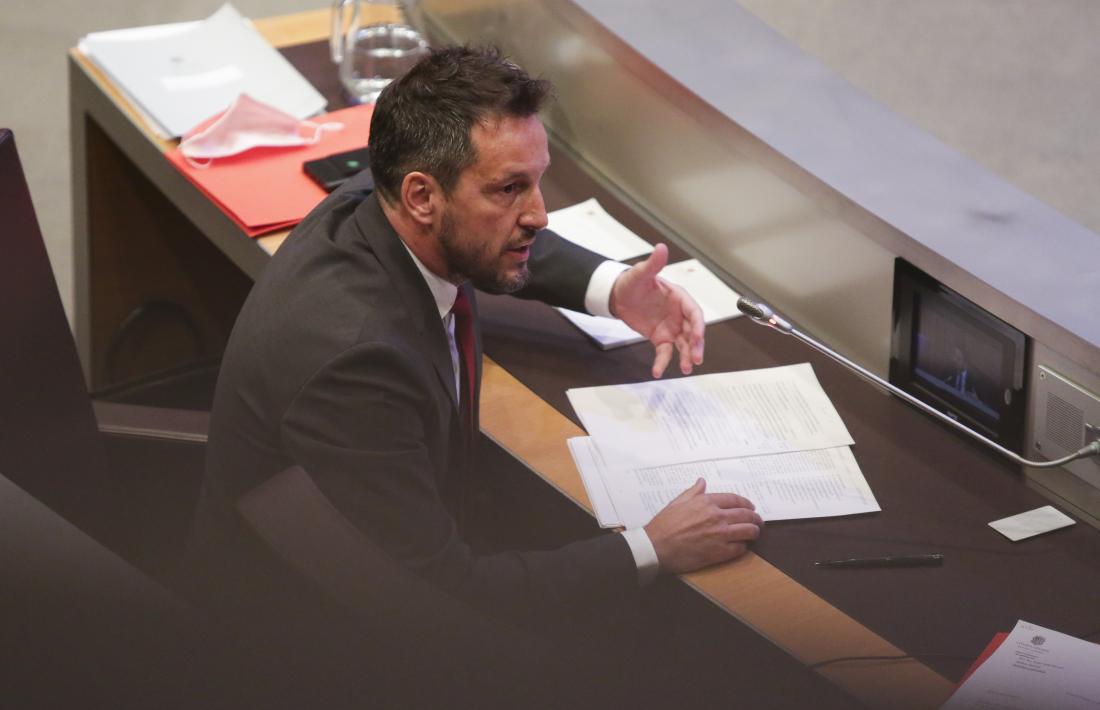 El president del grup socialdemòcrata, Pere López, en la sessió de control d’ahir.